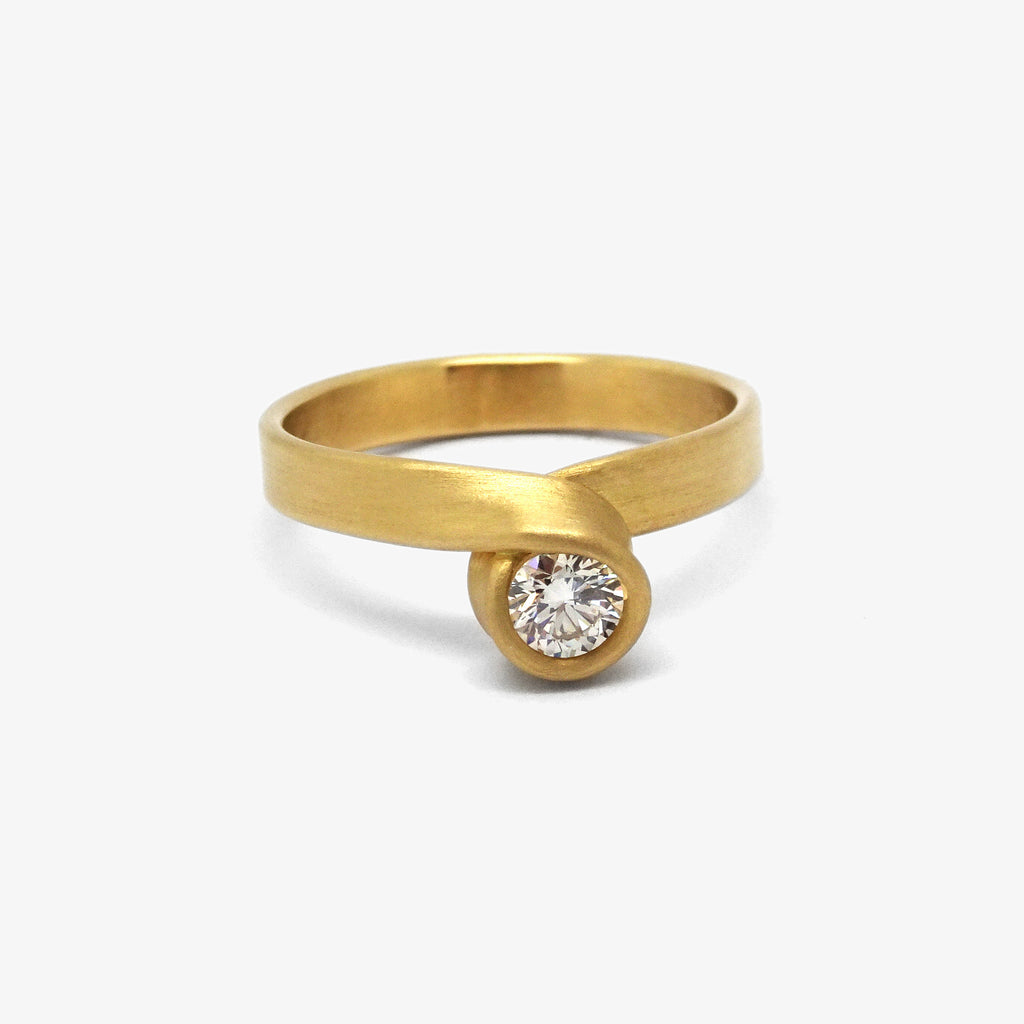 LOOP ENGAGEMENT RING 20S YELLOW GOLD + 1/4 CARAT DIAMOND ORRO