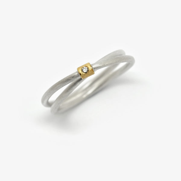 CROSSOVER RING + DIAMOND