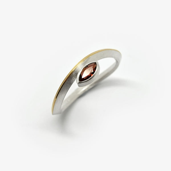 WAVE RING + NAVETTE GARNET