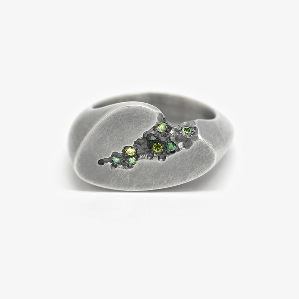 GEODE SIGNET RING - PEBBLE + GREEN DIAMONDS