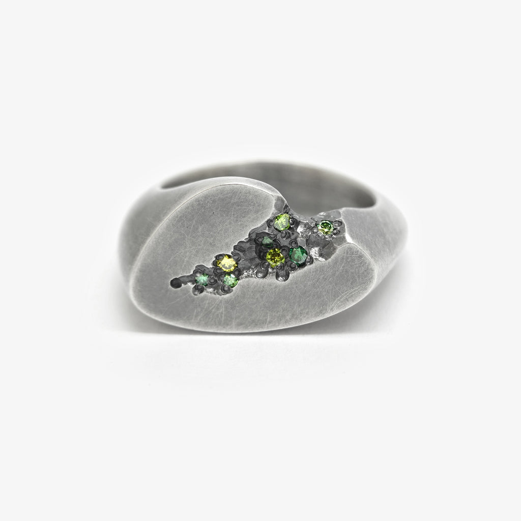 GEODE SIGNET RING - PEBBLE + GREEN DIAMONDS – ORRO