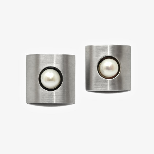 EST STUDS - PEARL - SQUARE