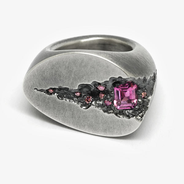 GEODE SIGNET RING - 28MM PEBBLE + PINK SAPPHIRE