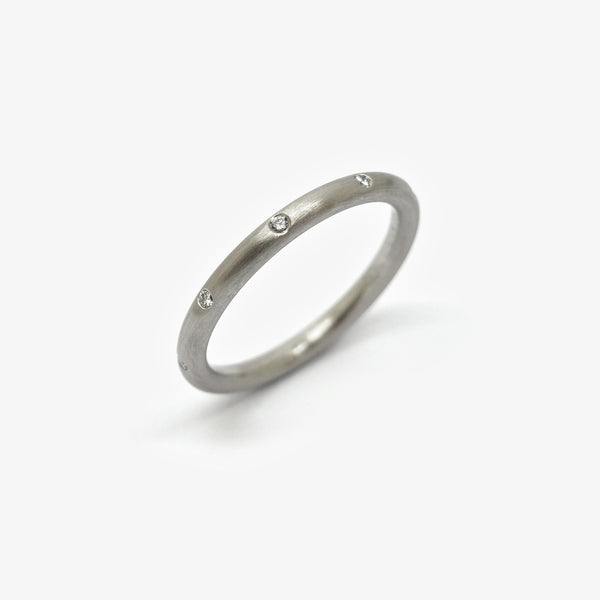ROUND WEDDING ETERNITY RING -  2MM - GREY GOLD + 9 DIAMONDS