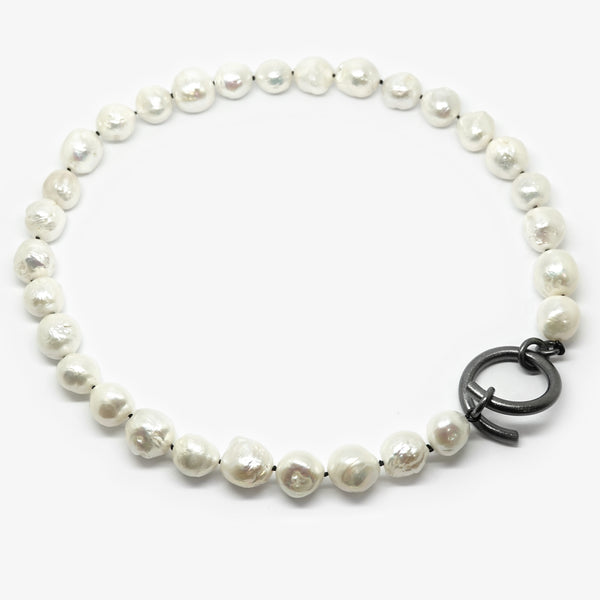 WHITE BAROQUE PEARL NECKLACE