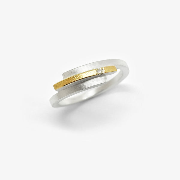 FINE LINE RING + DIAMOND