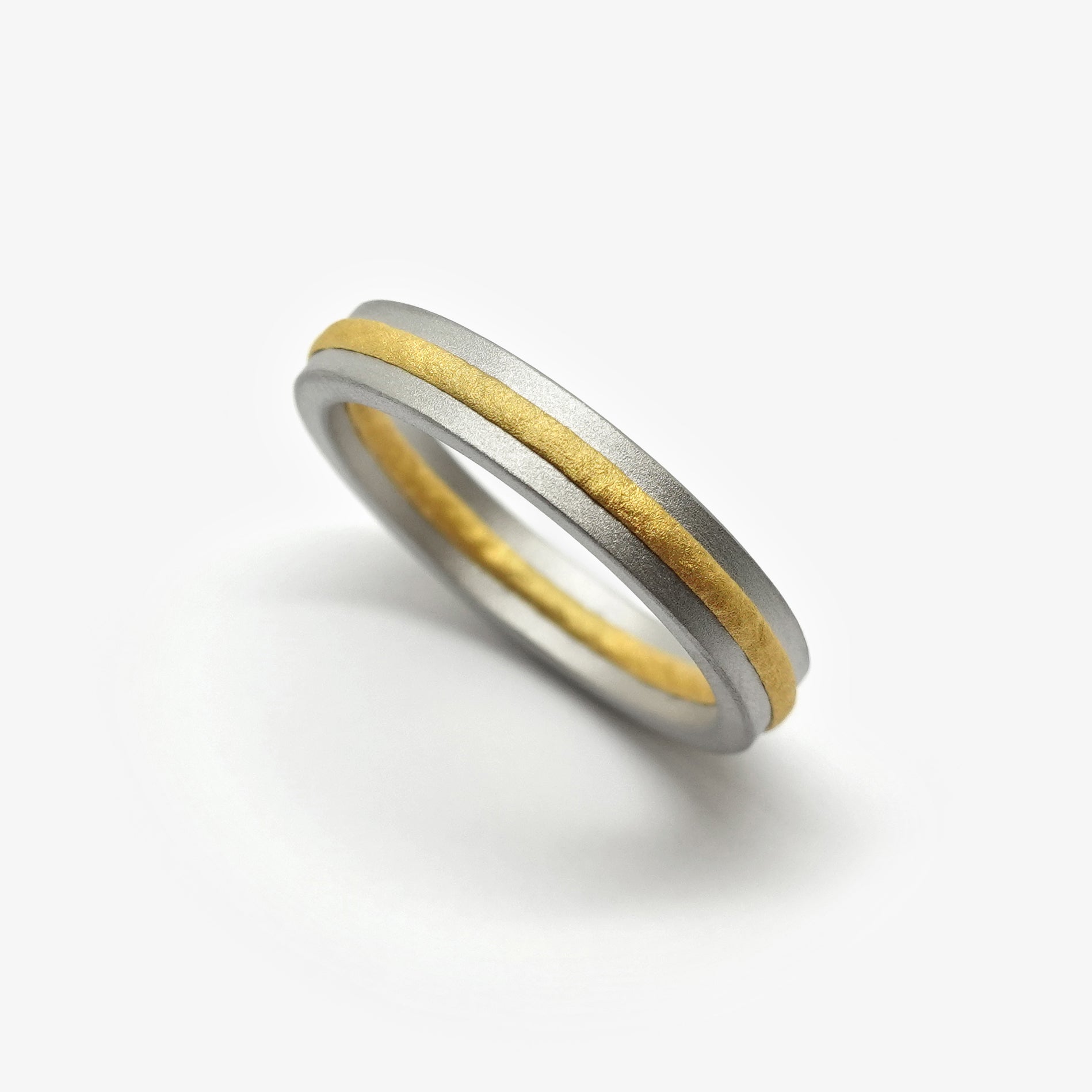 FUSION WEDDING RING 4MM - PLATINUM + PURE GOLD