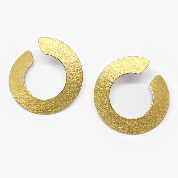 CURVED STUDS