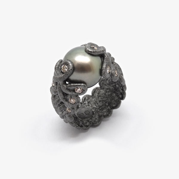 PIQUE DAME RING - BLACK RHODINATED SILVER + TAHITI PEARL + DIAMONDS