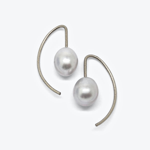 SMALL PEARL EARRINGS - GREY + GREY