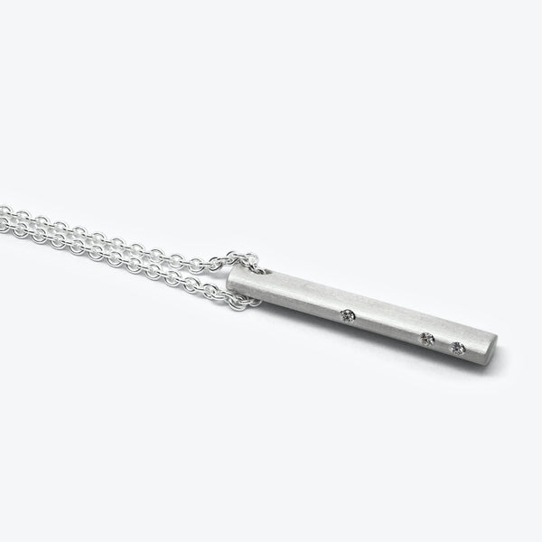 LONG EDGE PENDANT + 3 DIAMONDS