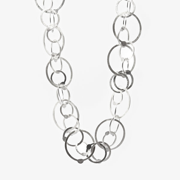 QUEUE A NECKLACE