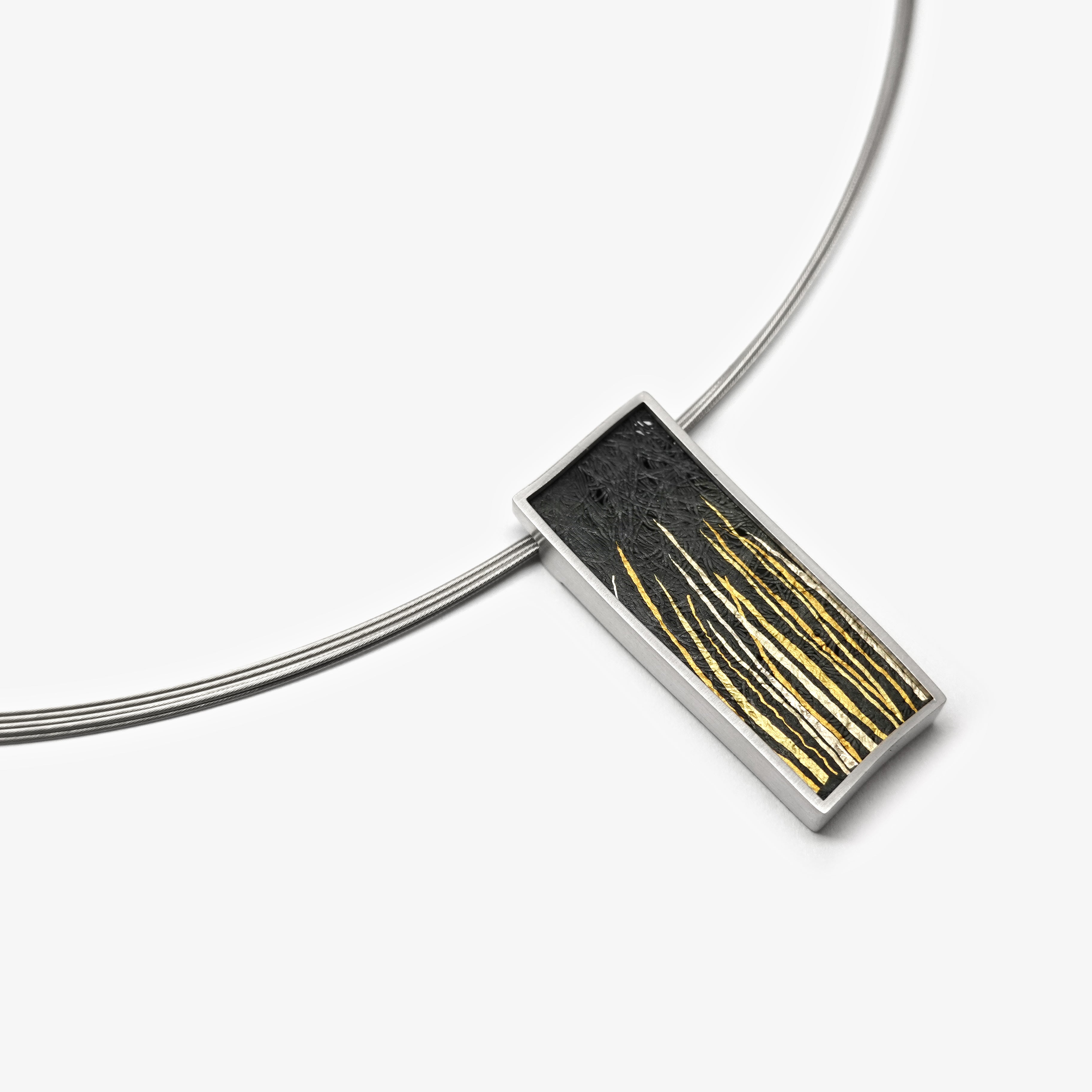 OBLONG PENDANT - GOLD GRASSES