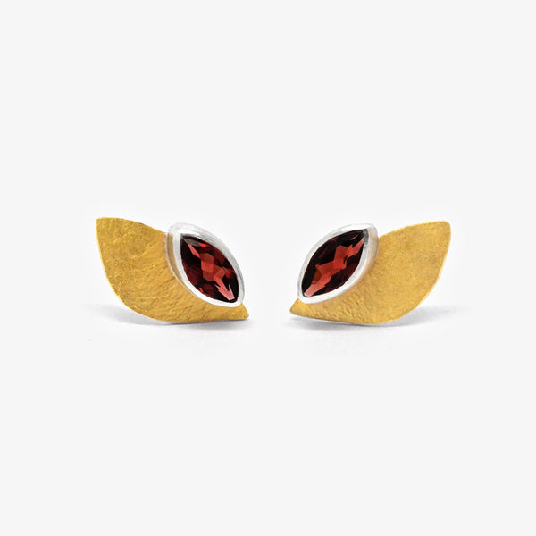 PETAL STUDS - GARNET