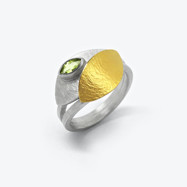 PETAL RING - PERIDOT
