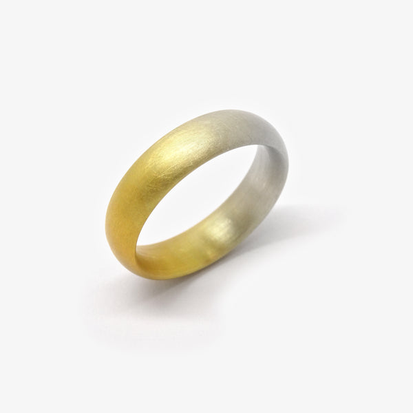 IRIS POINTED OVAL WEDDING RING
