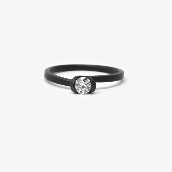SOLITAIRE KNOT RING - BLACK STEEL + 0.20 DIAMOND