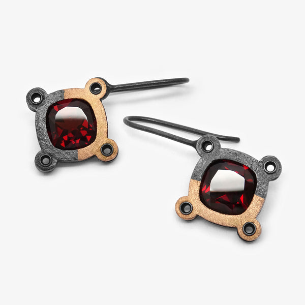 VELA EARRINGS - AU + OXI - GARNET