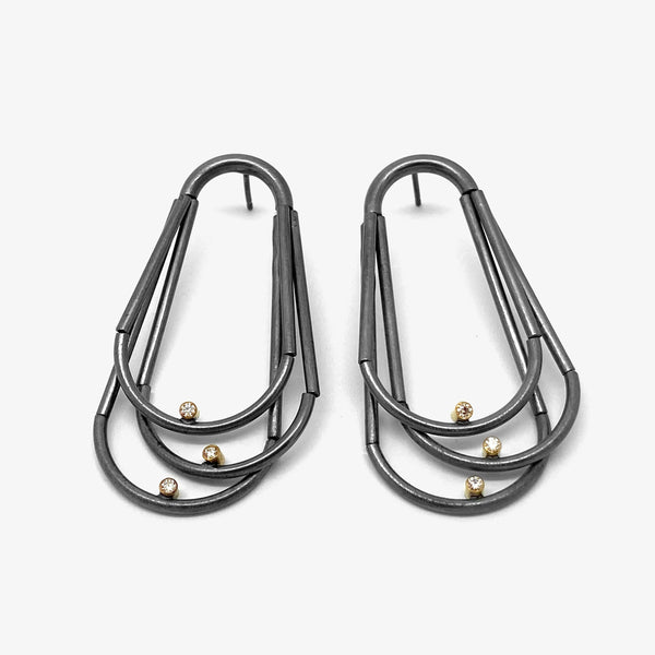 LINEA LOOP EARRINGS + DIAMONDS
