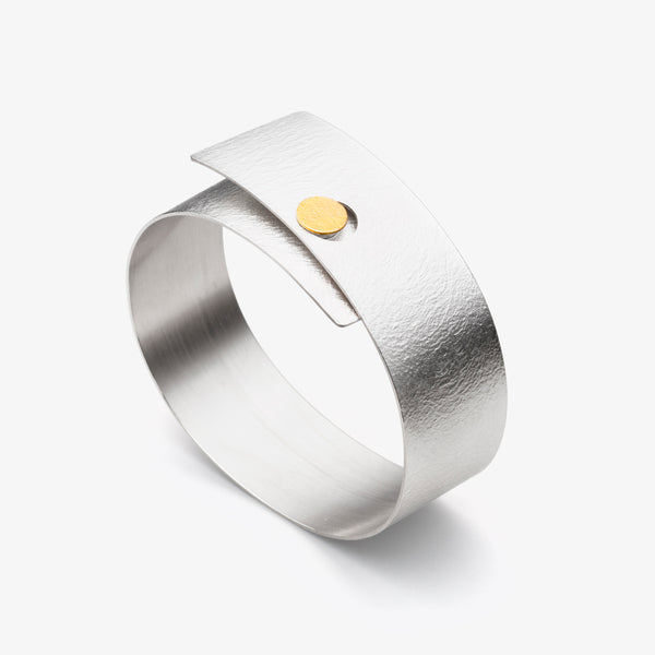 BUTTON BANGLE