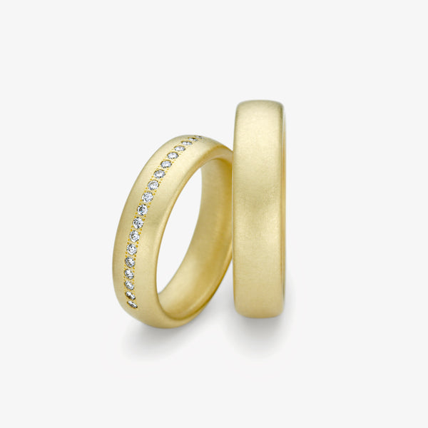 OVAL WEDDING RING - GREEN
