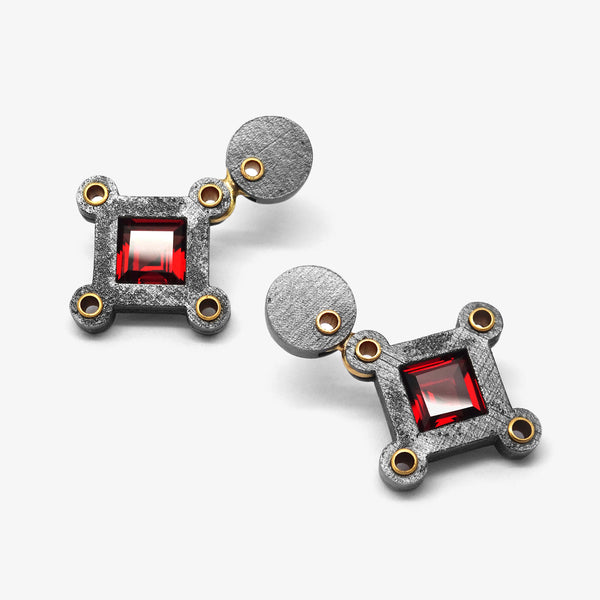 GARNET URSA MINOR STUD EARRINGS